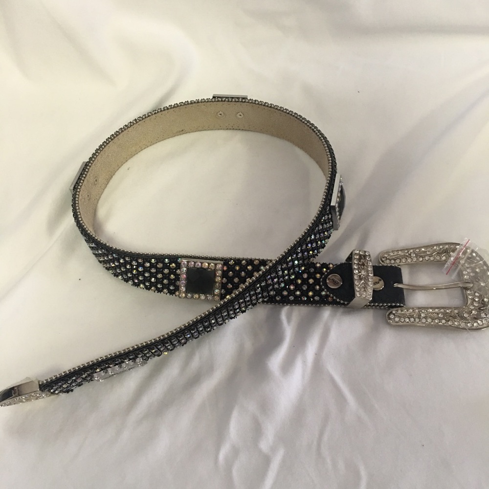 Belt bling with larger black stone inserts